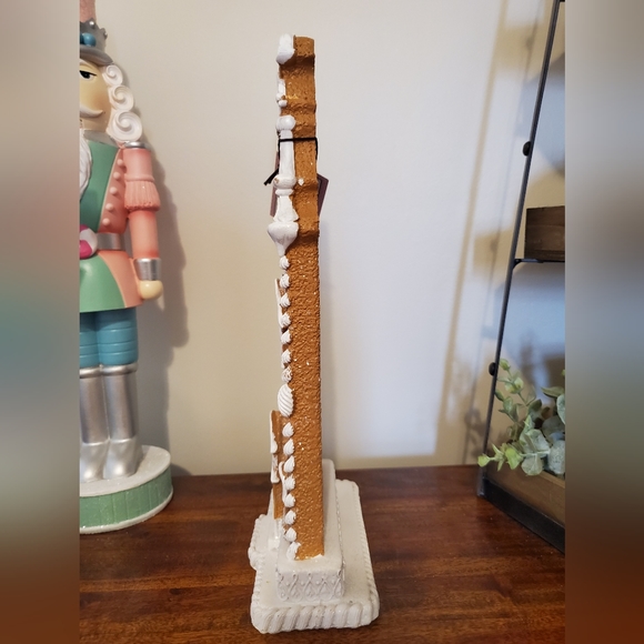 Cupcakes & cashmere neutral gingerbread house - Picture 3 of 3